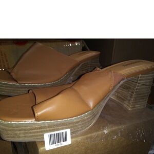 Cushionaire Women's Keeper One Band Heel Sandal, Whiskey, Size 10 Wide